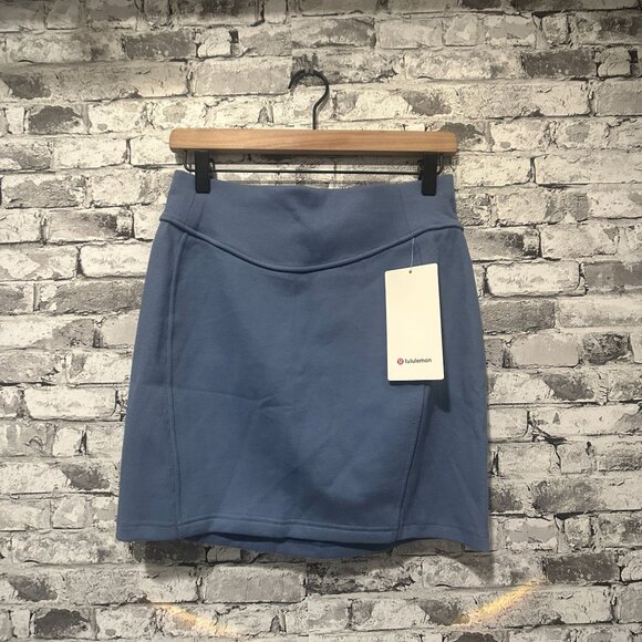 lululemon athletica Dresses & Skirts - NWT Lululemon Scuba High Rise Mini Skirt Size XS (OASB) LW8ALSS